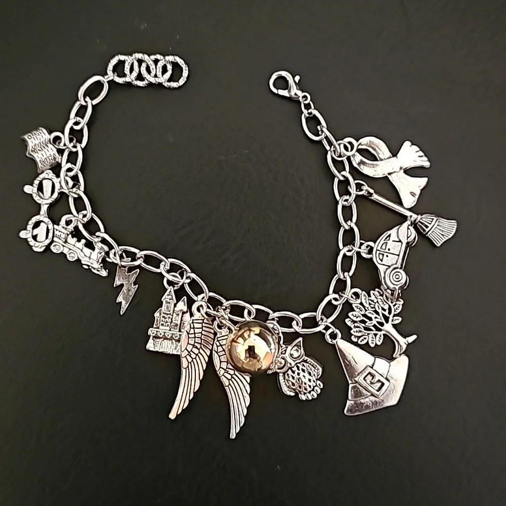 Harry Potter charm bracelet NIP